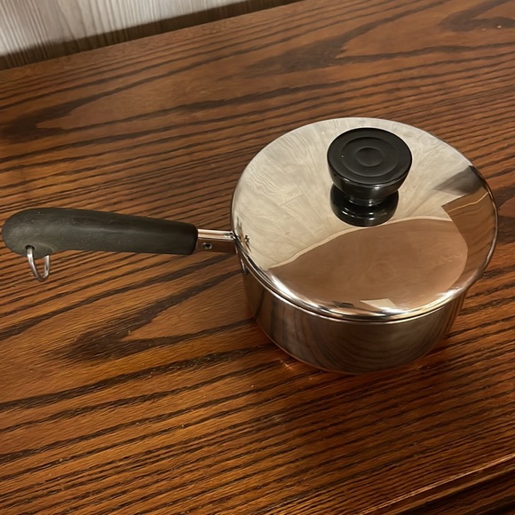 Revere Ware Vintage 1 Quart Sauce Pan with Lid - Picture 5 of 9